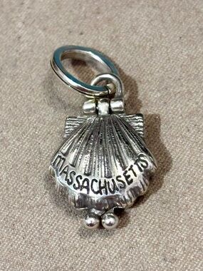 🆕Listing! Brighton Massachusetts charm Silver oyster opens! Glass pearl inside